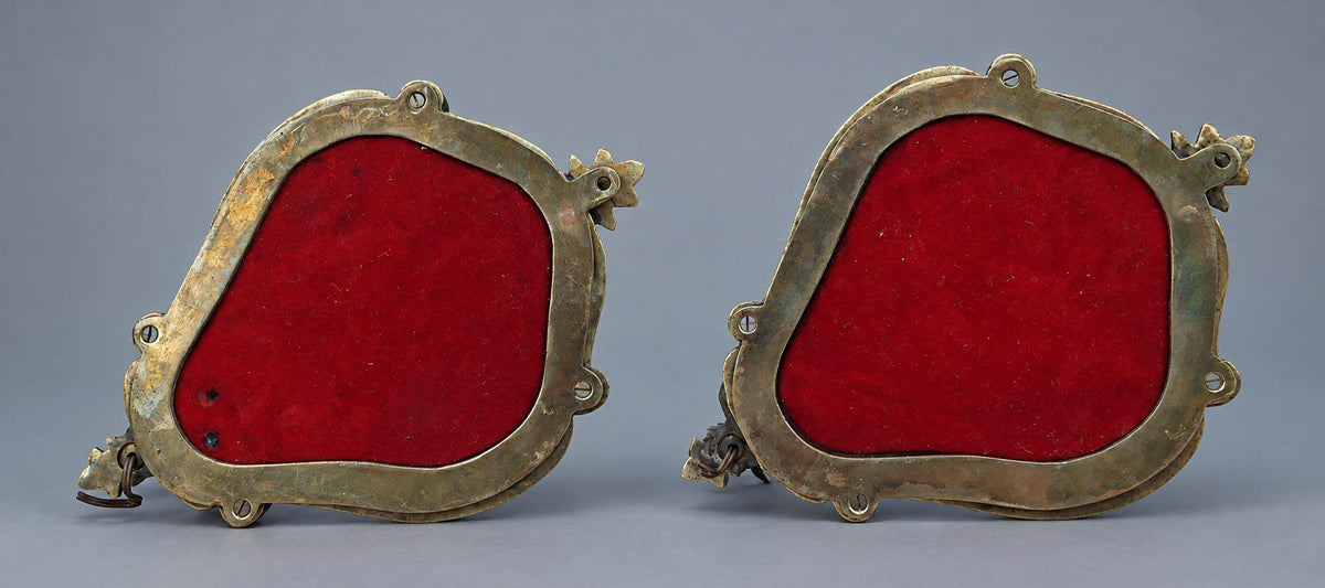Vintage Pair of Single-Light Mirror Wall Sconces, Cartouche-Shaped Mirrors in Two-Tone Metal Frames with Palmette Crests, 29 cm