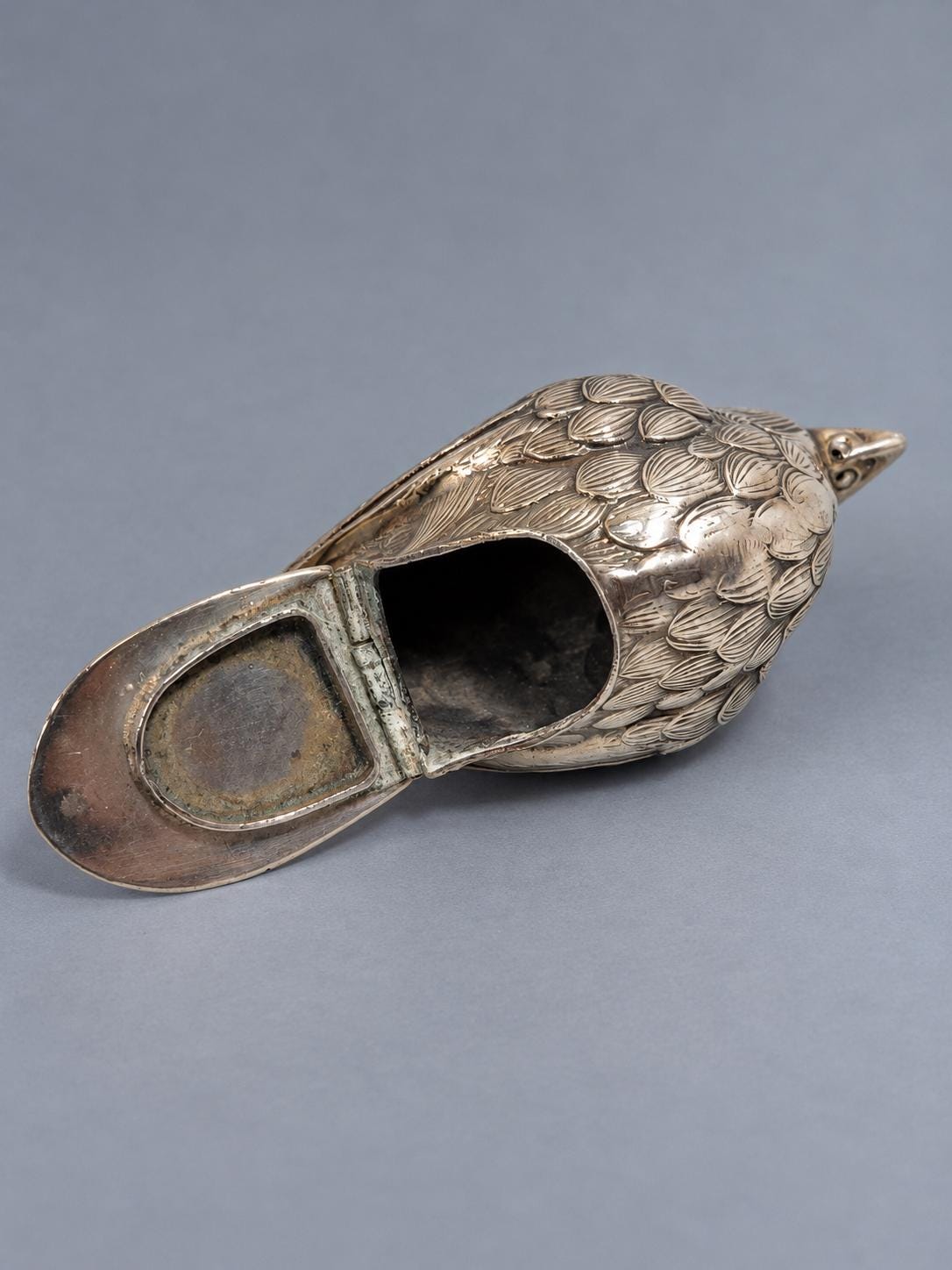 Vintage Figural Bird Salt or Pepper Shaker, Silver-Tone Metal with Finely Chased-Look Feathers, Small Table Sculpture, 7 cm