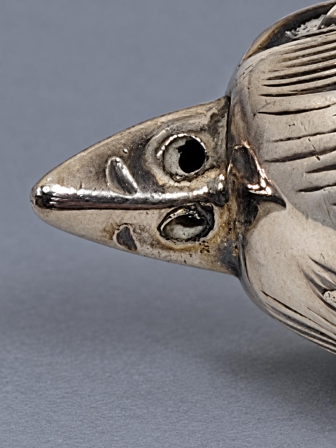 Vintage Figural Bird Salt or Pepper Shaker, Silver-Tone Metal with Finely Chased-Look Feathers, Small Table Sculpture, 7 cm