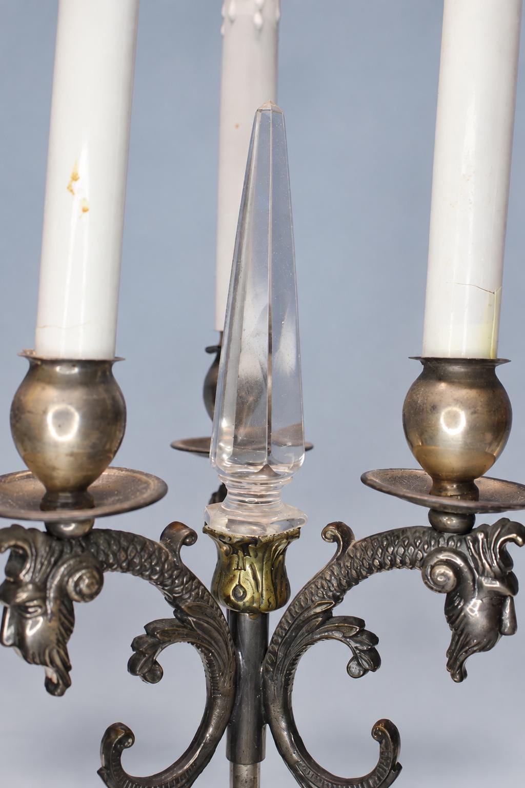Vintage Three-Light Candelabrum Table Lamp, Silver-Tone Metal with Ram’s Head Scroll Arms, Faceted Glass Centre Spike, Gadrooned Dish Base