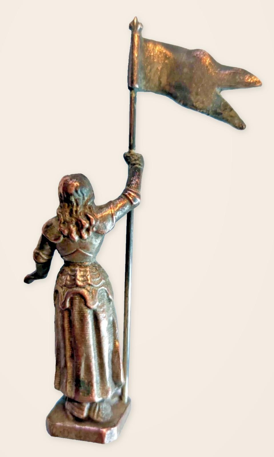 Vintage Small Bronze Joan of Arc Figurine in Armour Holding Her Banner, French Patriotic Statuette, Early 20th Century