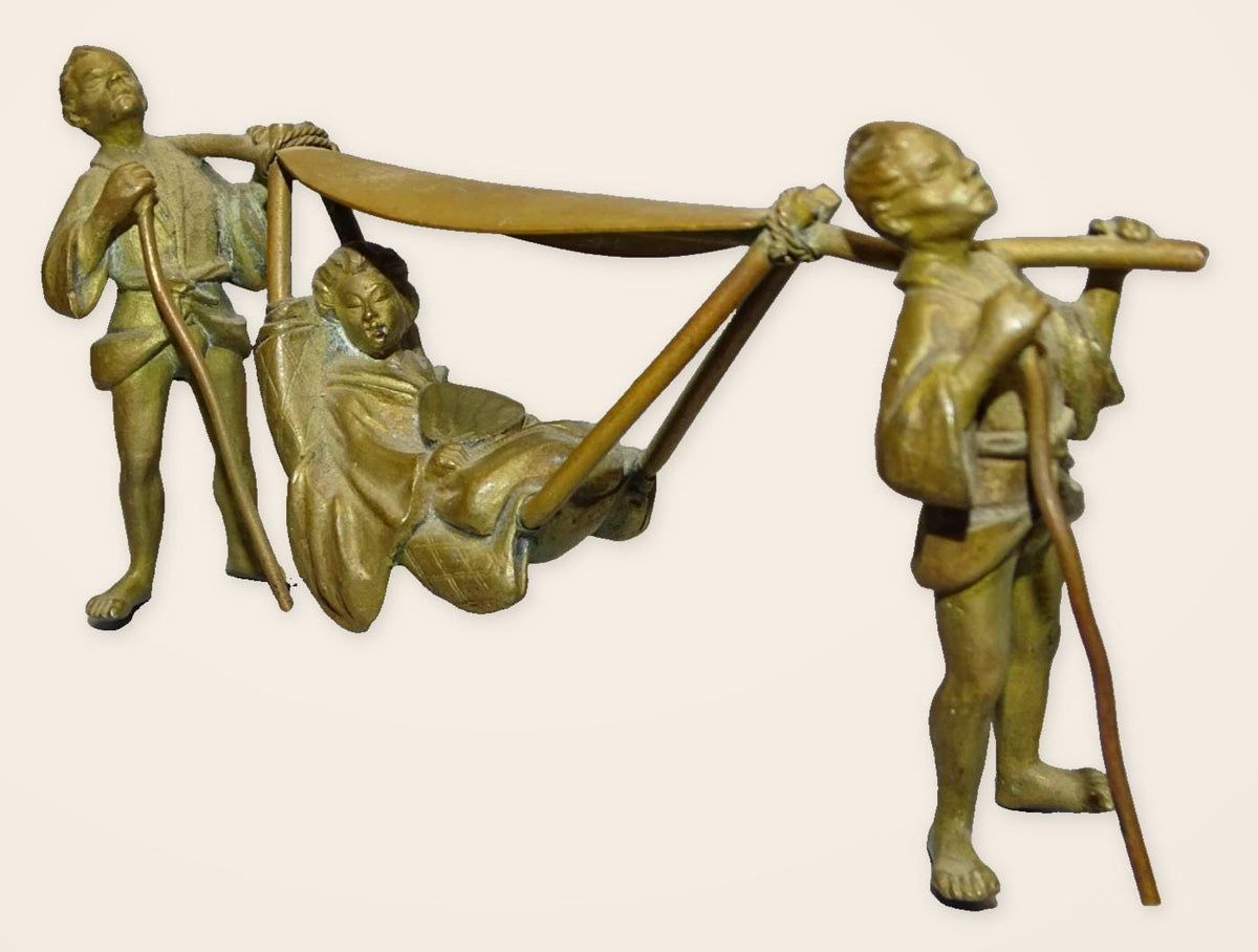 Antique Napoleon III Japonisme Bronze Figure Group, Two Bearers Carrying a Lady with Fan in a Hammock Litter, 19th Century