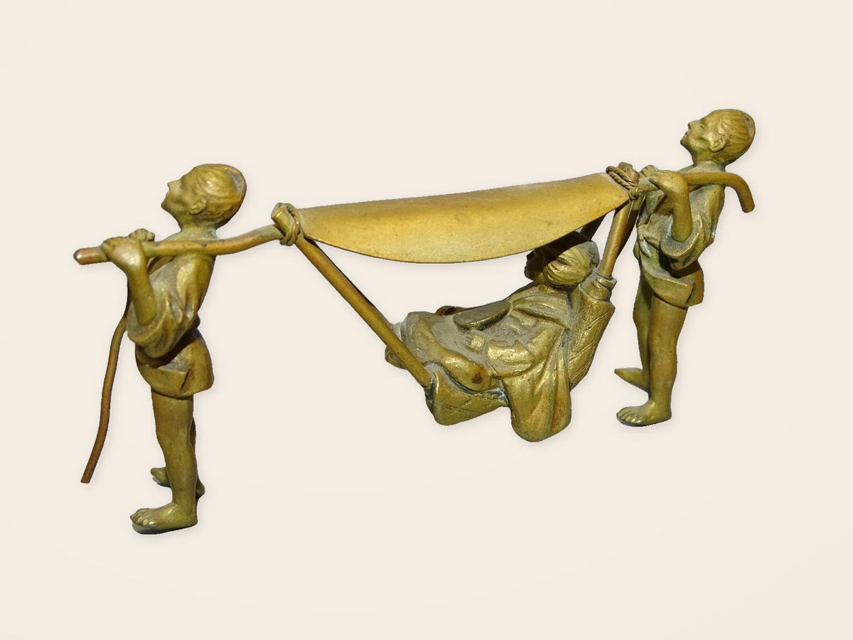 Antique Napoleon III Japonisme Bronze Figure Group, Two Bearers Carrying a Lady with Fan in a Hammock Litter, 19th Century