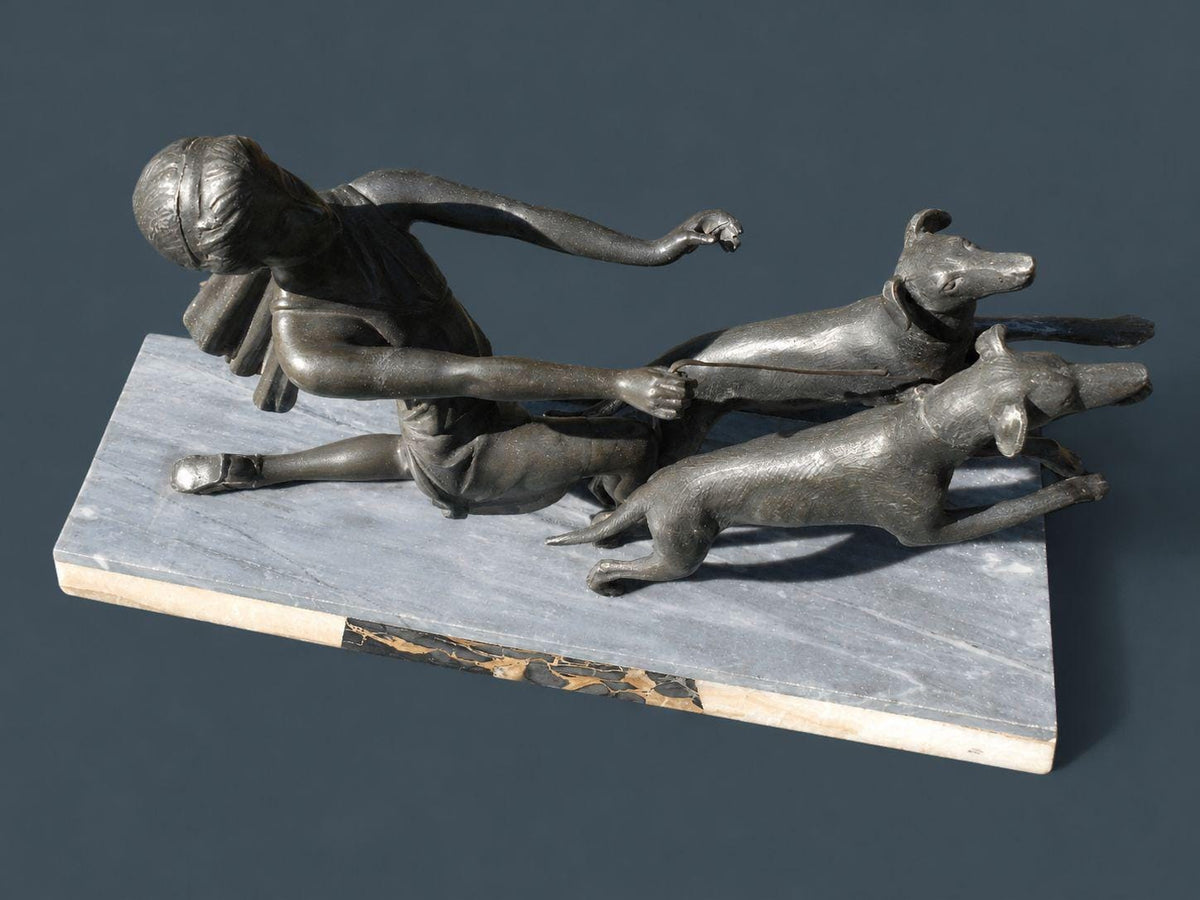 Vintage Art Deco Spelter Sculpture of a Kneeling Woman with Two Leaping Greyhounds on Marble Base, 1920s French Statue