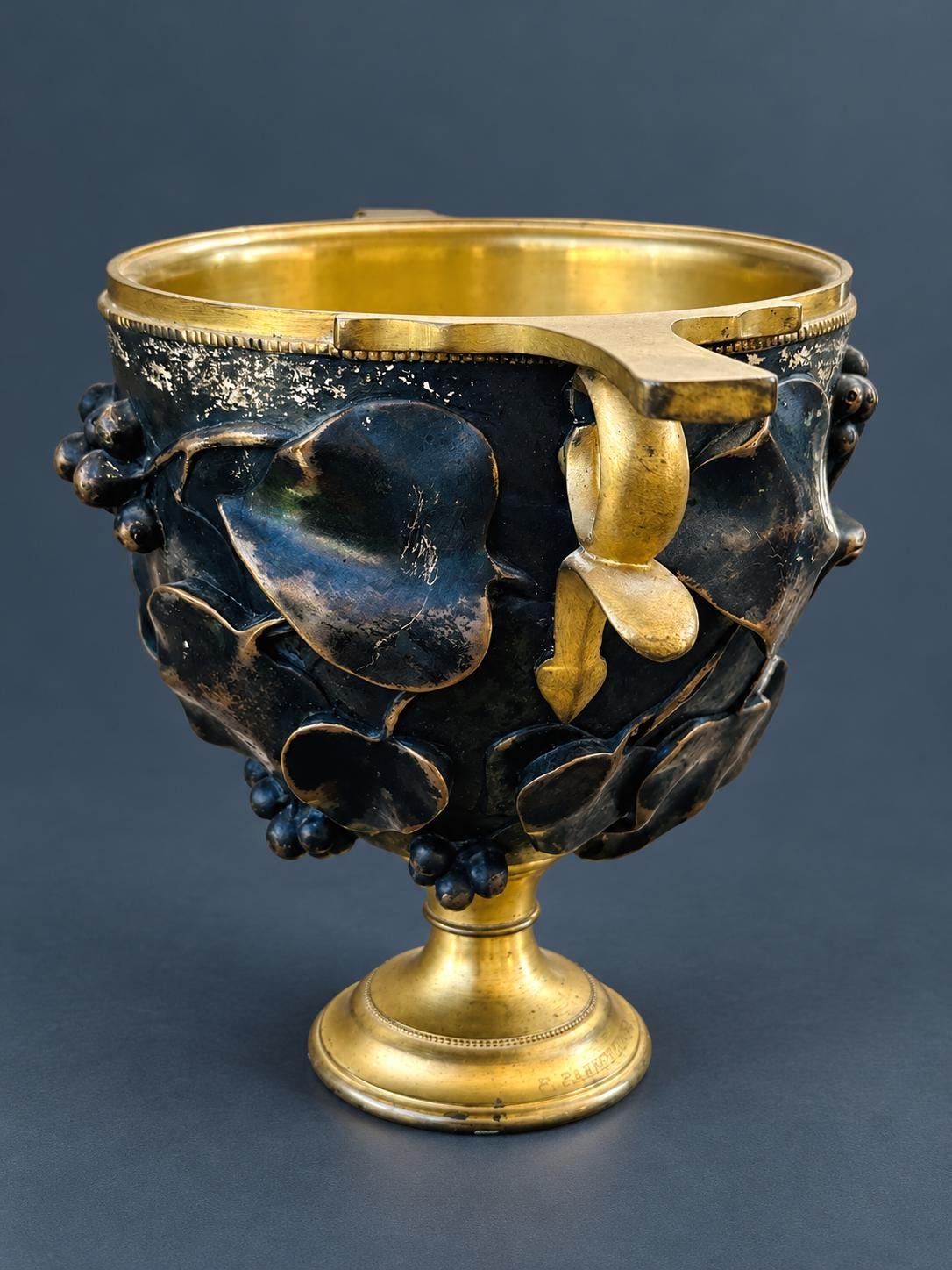 Antique Barbedienne Two-Tone Bronze Skyphos Cup with Ivy Leaves and Berries, After an Ancient Roman Silver Cup, Late 1800s