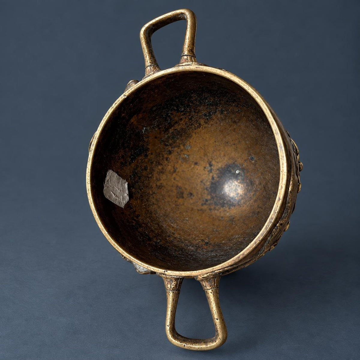 Antique 19th Century French Bronze Skyphos Cup with Ivy, Palmettes and Ancient Coin Medallion, Neo-Grec Two-Handled Vessel
