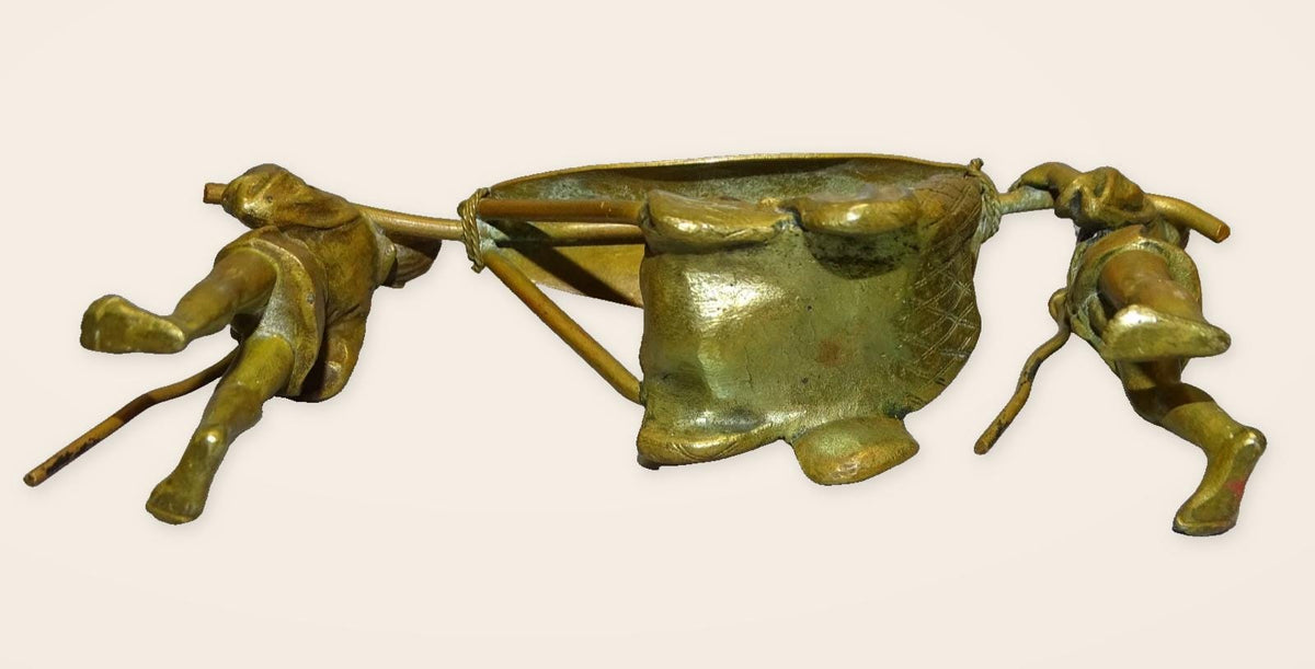 Antique Napoleon III Japonisme Bronze Figure Group, Two Bearers Carrying a Lady with Fan in a Hammock Litter, 19th Century