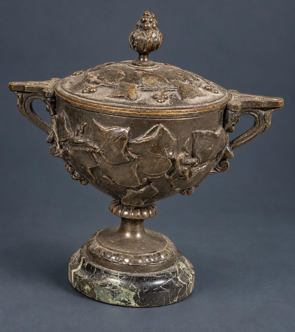 Antique 19th Century Patinated Bronze Lidded Grand Tour Urn with Ivy Leaf Relief and Berry Finial on Green Marble Base